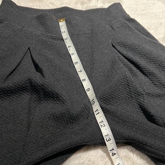 Lululemon Can You Feel The Pleat Crop *21"
Black size 8 - Picture 14 of 15